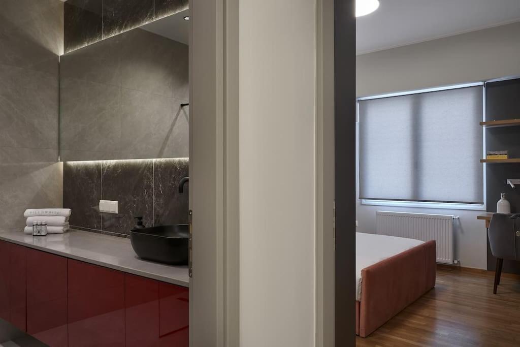 Little Gem: Modern Urban Retreat Apartment